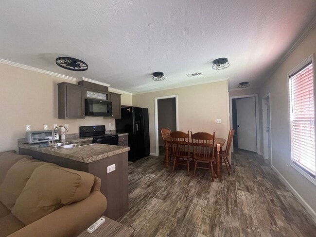 Building Photo - Quiet 3/2