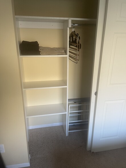 Building Photo - 3904 Everest Ln N