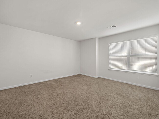 Building Photo - Spacious 3-Bedroom Home in Desirable Talle...