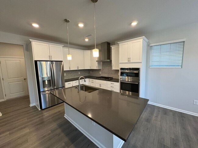 Building Photo - LIKE-NEW 4 Bed/4 Bath in N. Raleigh!