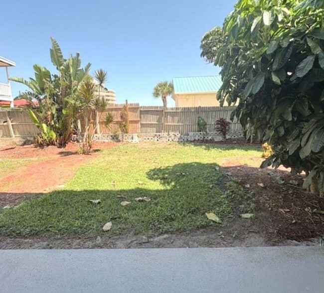 Building Photo - Stunning Beachside Townhome in Port Orange!