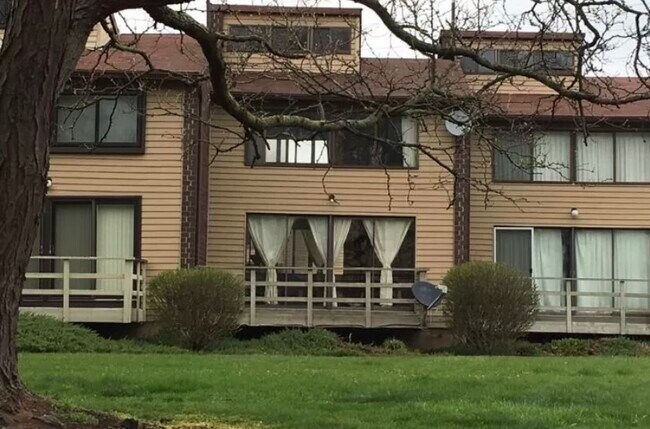 Building Photo - 2111 Penguin Ave