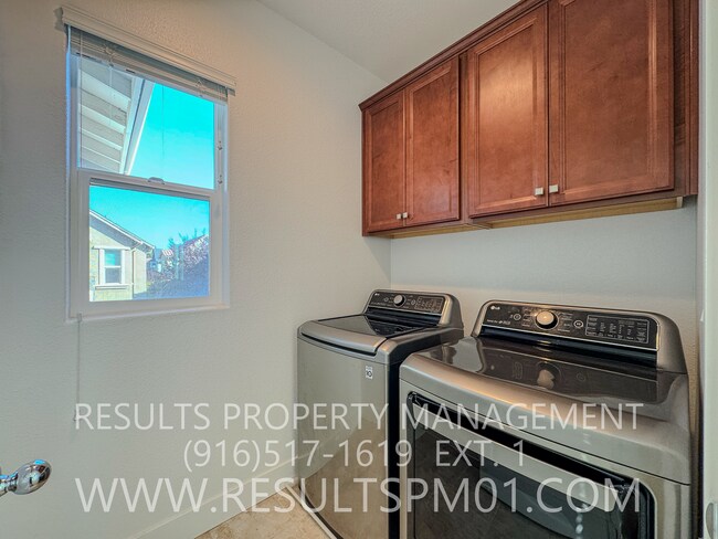 Building Photo - Beautiful 4 Bedroom Home in McKinley Villa...