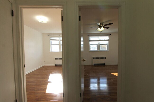 Building Photo - 6460 Ardleigh St