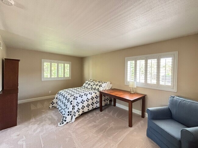 Building Photo - 8454 Sedorus St
