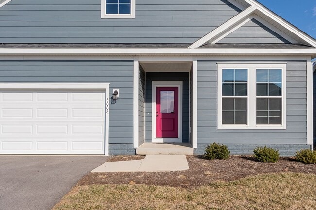 Building Photo - 5006 Forsythia Pl