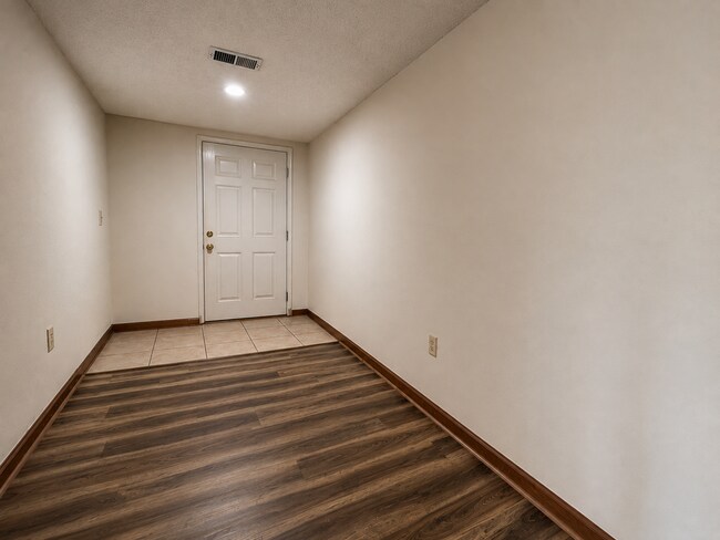 Building Photo - 427 Harper Ave