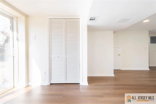 Building Photo - 234 Inza St