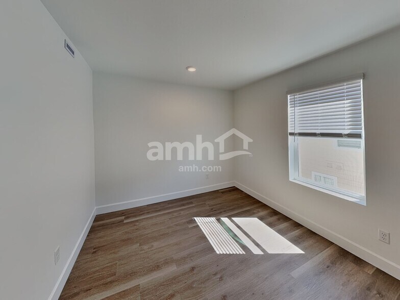 Building Photo - 10071 Potomac St