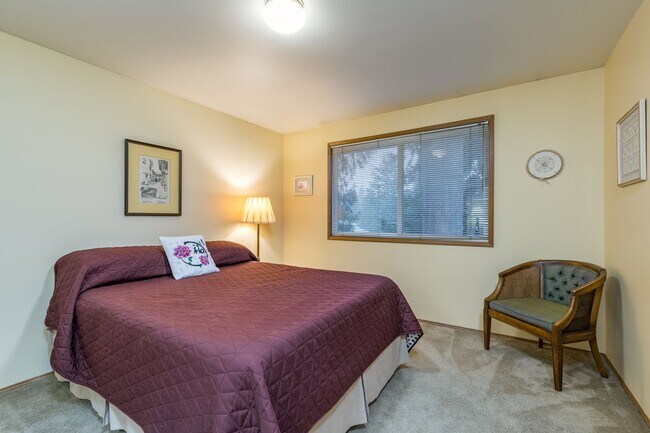 Building Photo - Lea Hill beautiful home - 4 bedroom 2.5 baths with 3 car garage & AC - A must see - Available Apr...