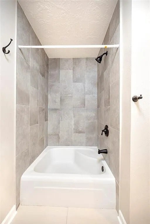 Building Photo - 7019 Bent Branch Dr