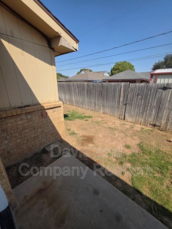Building Photo - 4412 St Andrews Dr
