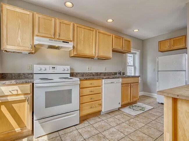 Building Photo - 3300 E Baltimore St