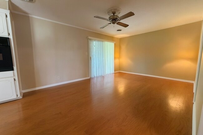 Building Photo - 407 N Foster Dr