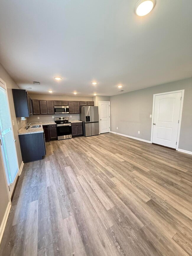 Building Photo - 110 Landry Ln