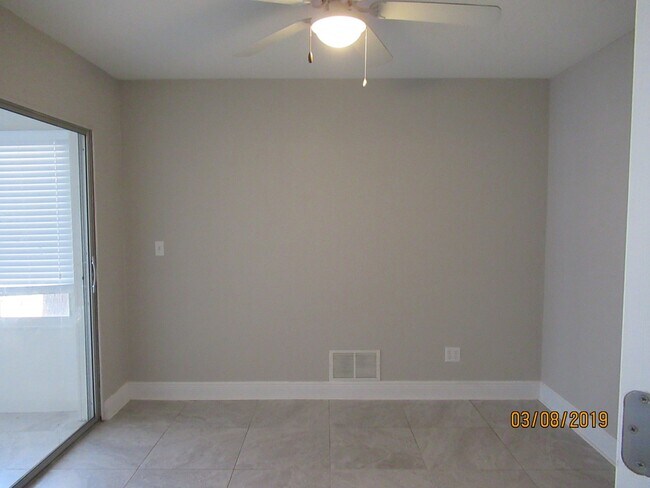 Building Photo - 3330 S Peninsula Dr