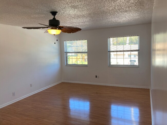 Building Photo - 207 E St