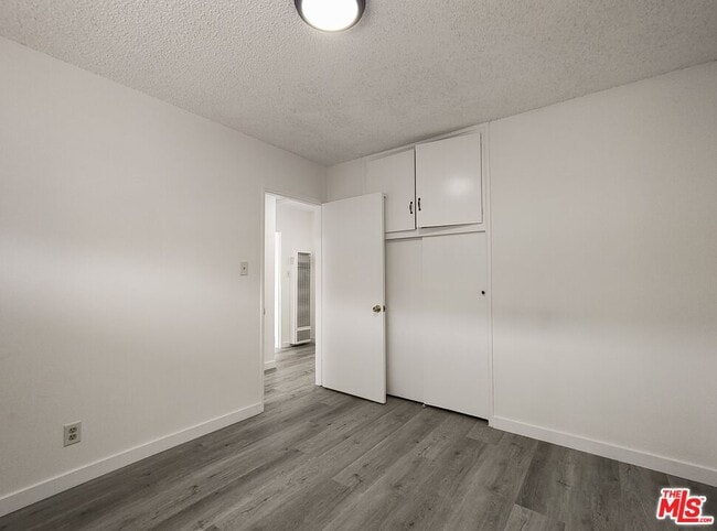 Building Photo - 1560 W 160th St