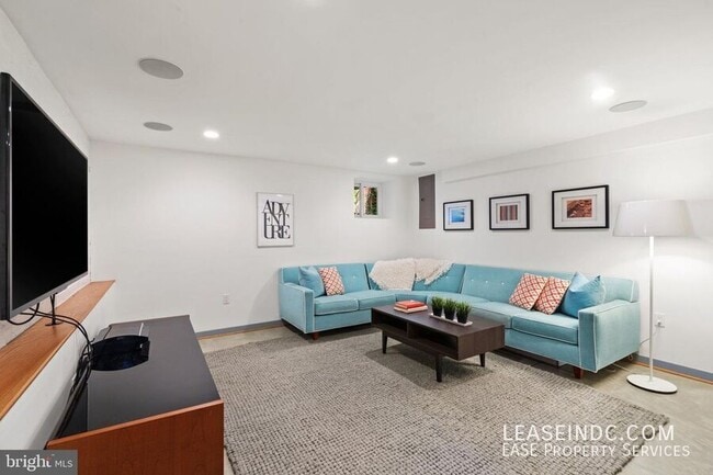 Building Photo - 260 15th St SE