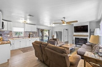 Building Photo - 4618 SE 2nd Pl