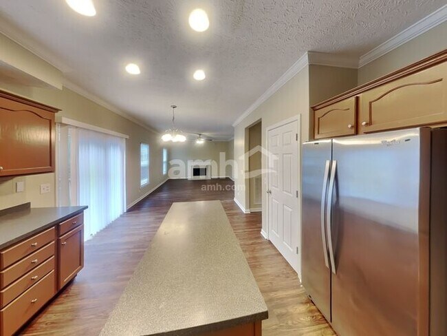 Building Photo - 7028 Oak Brook Terrace
