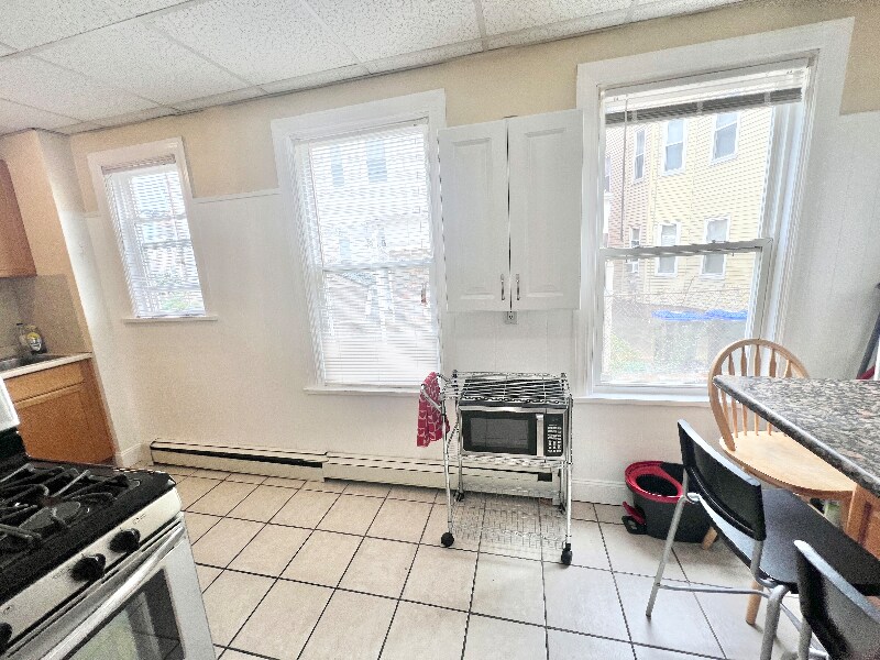 Building Photo - 85 Vinton St
