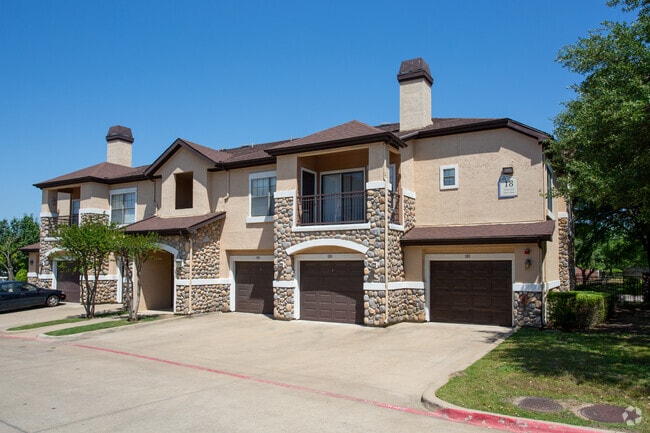 Primary Photo - Halston on Frankford