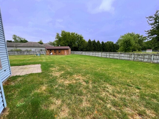 Building Photo - Country Charm Large 2-Bedroom Duplex in Mi...