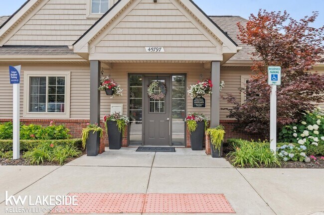 Building Photo - 45626 Stadler St