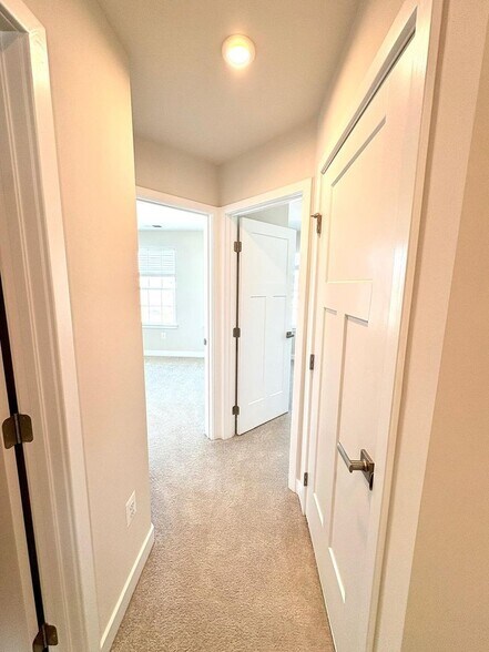 Building Photo - 856 New Castle Landing Dr