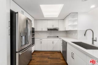 Building Photo - 13700 Marina Pointe Dr