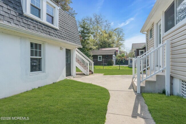 Building Photo - 115 Grassmere Avenue