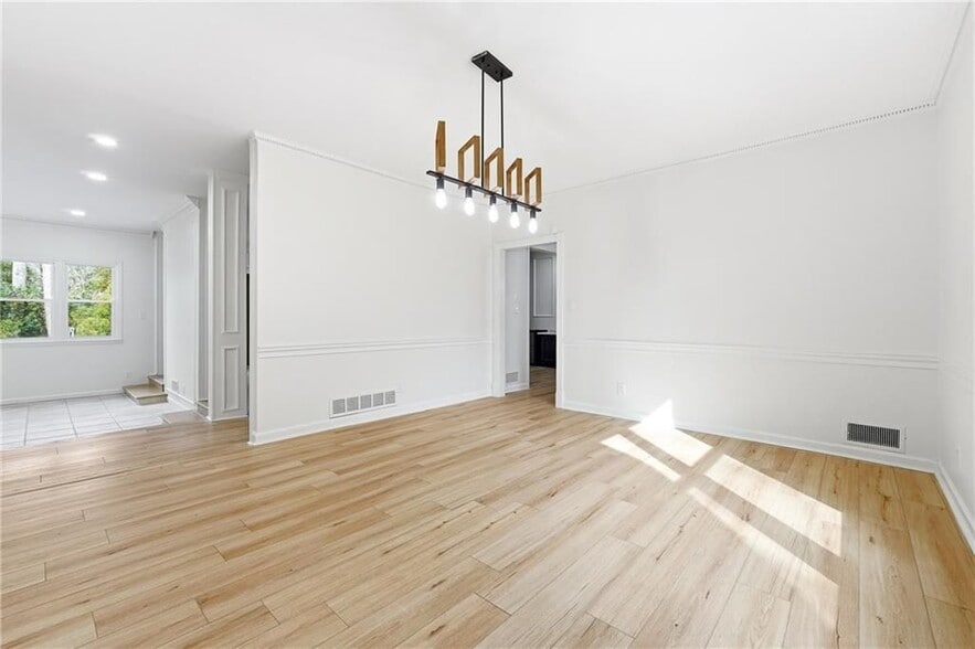 Building Photo - 125 River Park Dr