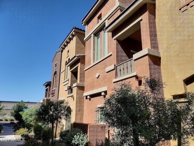 Building Photo - 240 W Juniper Ave