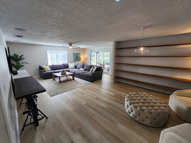 Building Photo - Gorgeous Hidden Lakes 3/2/2 Home