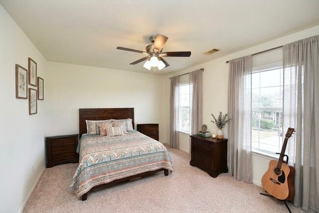 Building Photo - 7215 Ravenswood