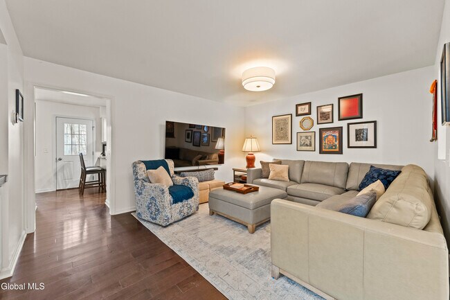 Building Photo - 19 Sarazen St