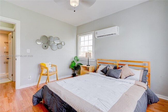 Building Photo - 227 SW 30th Ave