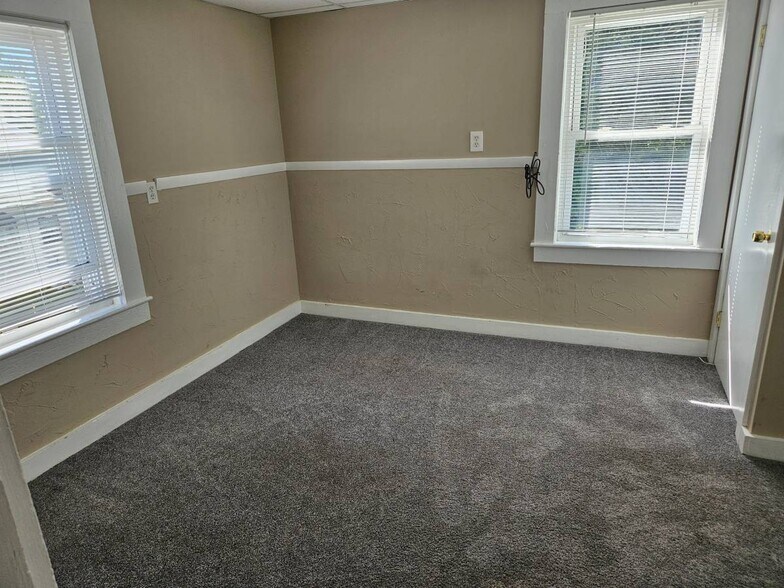 1st bedroom - 15 Brook St