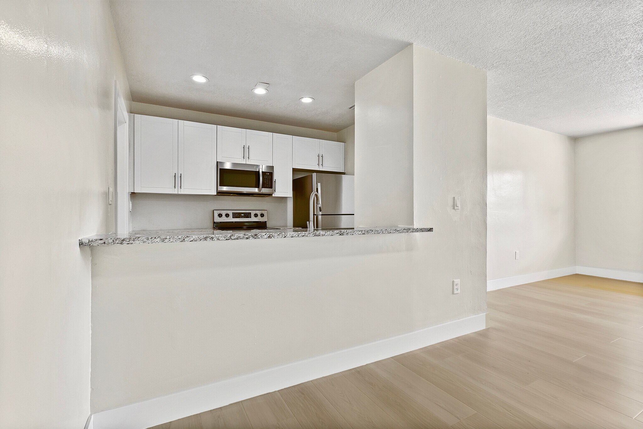 Building Photo - 532 SW 79th Ave