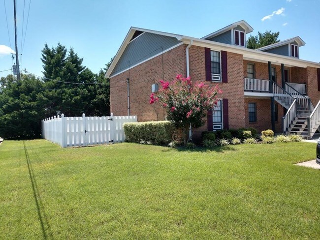 Building Photo - 1801 Graymont Ln.