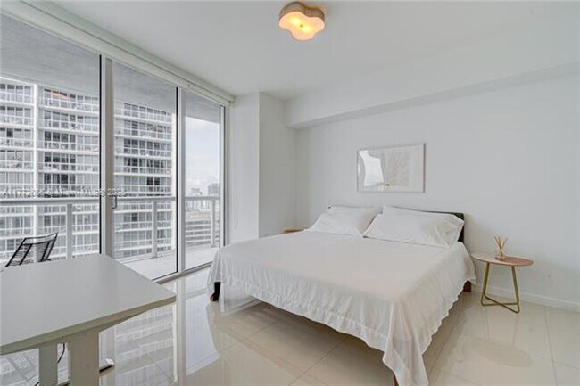 Building Photo - 475 Brickell Ave