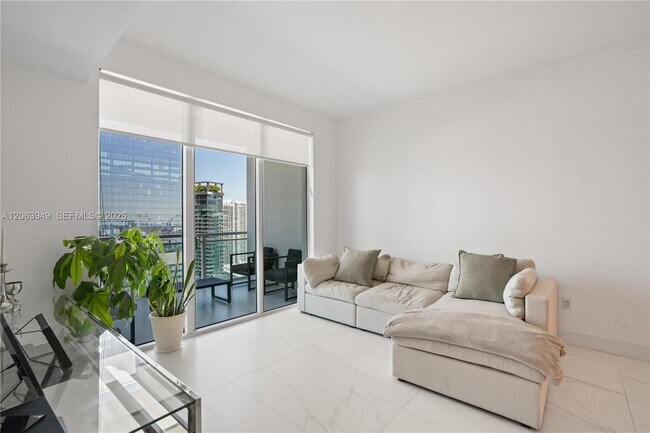 Building Photo - 950 Brickell Bay Dr