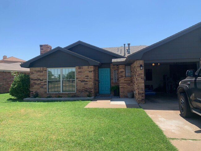 Primary Photo - 304 N Essex Dr