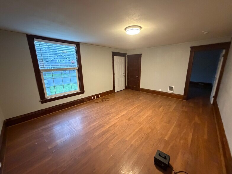 Building Photo - 508 Emerson Ave