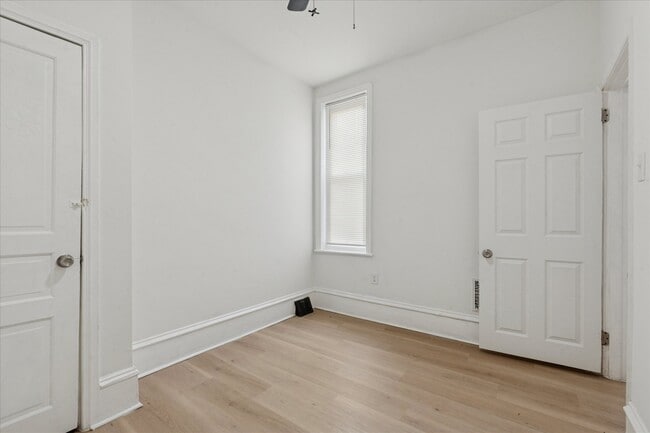 Building Photo - 2054 W Glenwood Ave