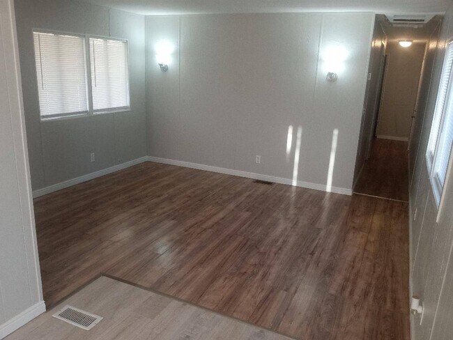 Building Photo - SALINA RENTALS - TRLR #3