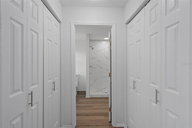 Building Photo - 9910 Island Harbor Dr