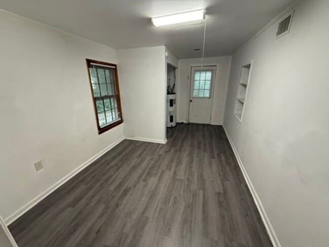 Building Photo - Charming 2 bedroom home in the heart of Columbia. Extra space for a den or spare bedroom.