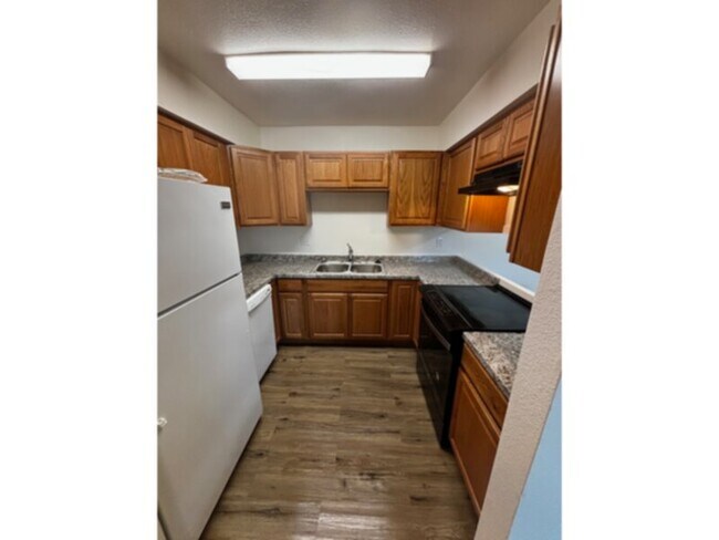 Building Photo - 2 bedroom 1 bath newly remodeled